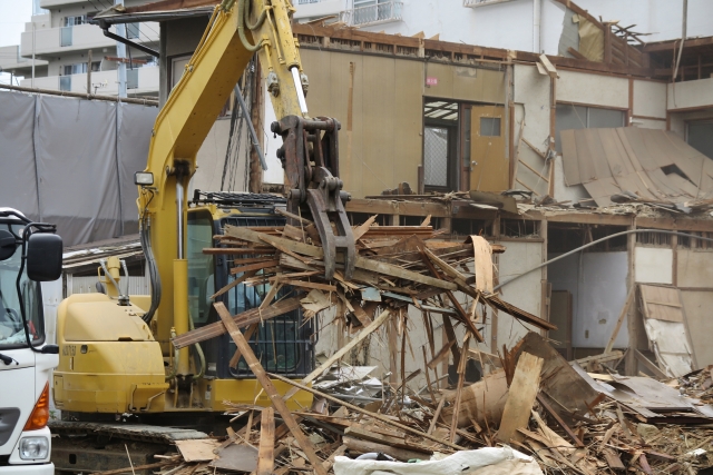 植栽や石段などの処分費用が高い解体工事費